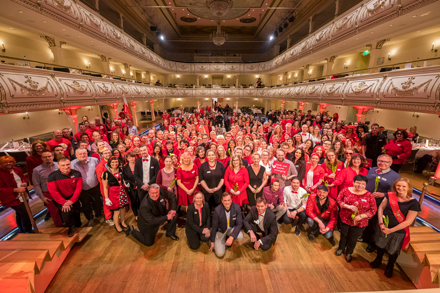 Unter dem gemeinsam gewählten Motto „Rot – mehr als nur eine Farbe“ trafen sich am 25.01.2020 fast 300 der insgesamt 468 deutschlandweit arbeitenden Medipoliten im Kaisersaal in Erfurt Medipolis Neujahrsfeier 2020.